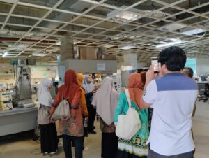 Kunjungan ke lab 2